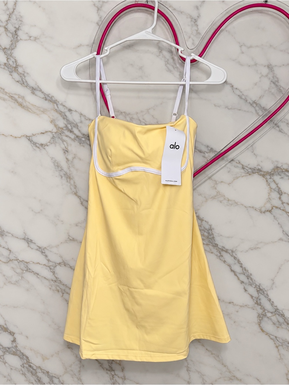 ALO Yoga Streamline Yellow Dress with White Trim size Medium